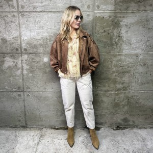 Śmietankowe spodnie sztruksowe Wiya