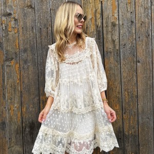 Śmietankowa koronkowa sukienka