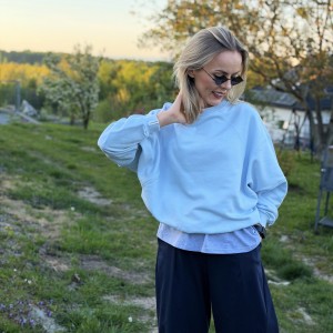 Niebieska bluza basic z troczkiem (polski producent)