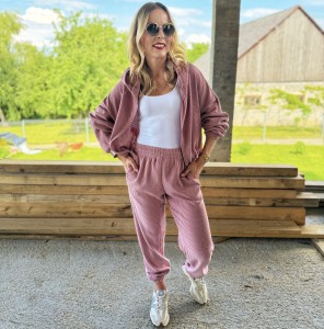 Różowy bawełniany dres w prążek LENOSHKA