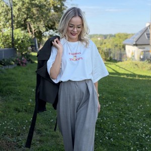 Śmietankowy t-shirt FASHION IS THERAPY(polski producent)