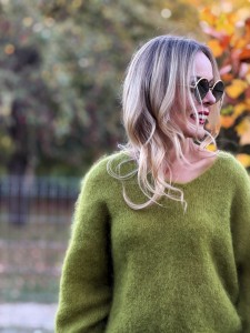 Zielony moherowy sweter z dekoltem V-neck premium